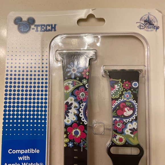 Disneyland D-TECH Compatible with Apple Watch wrist wearable device 42mm or 44mm - Picture 2 of 5